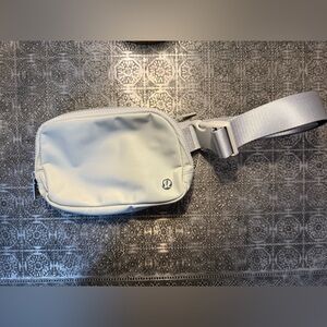 Lululemon Athletica Light Gray Belt Bag